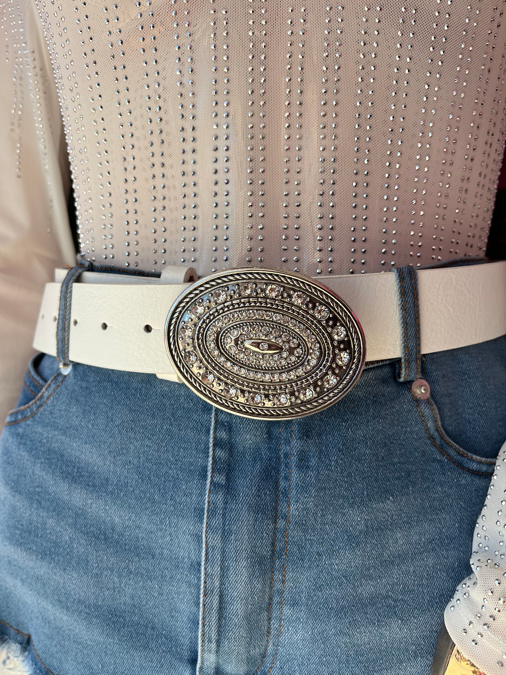 Cinto blanco con brillos plata