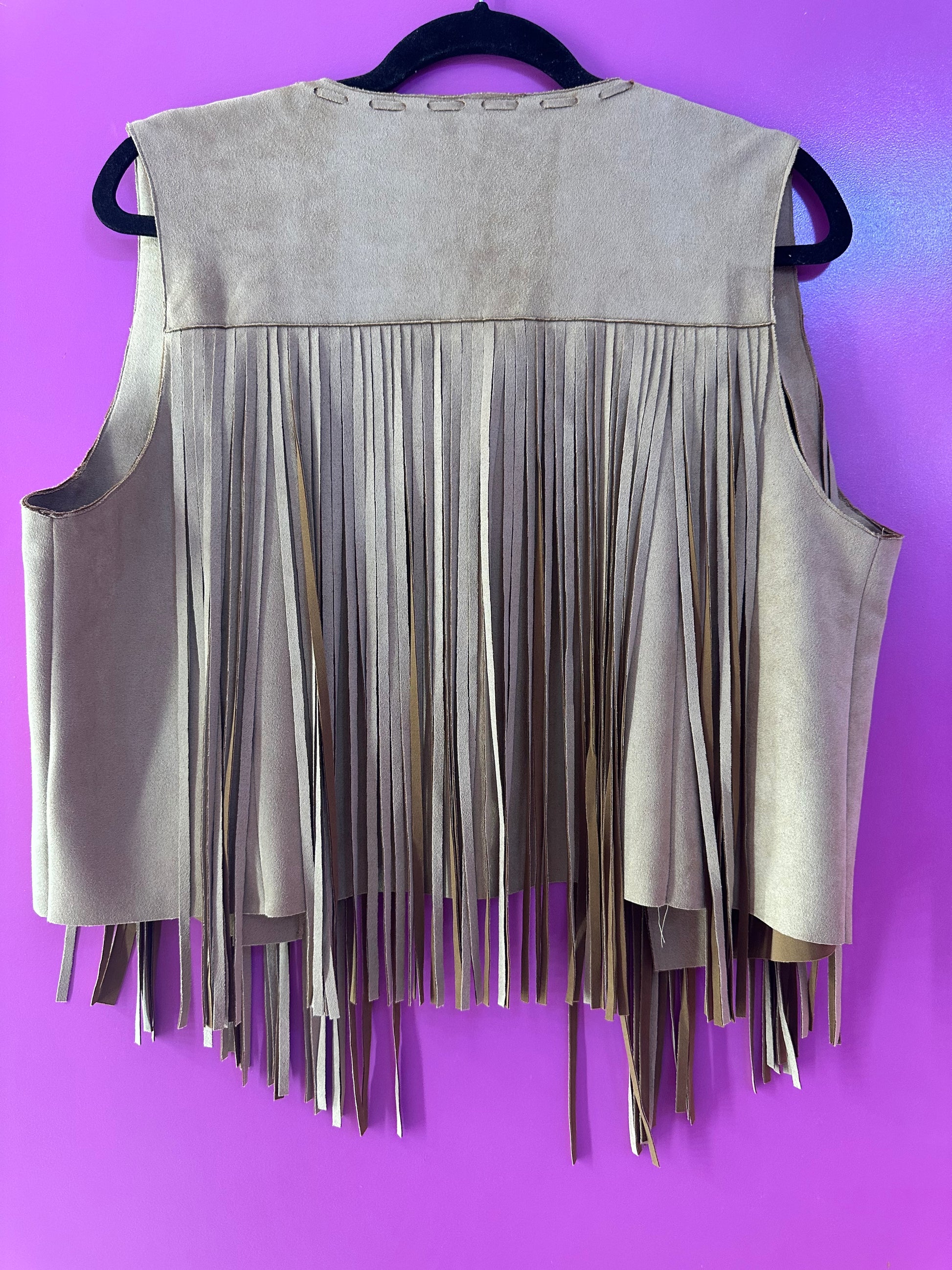 Chaleco con barbas beige
