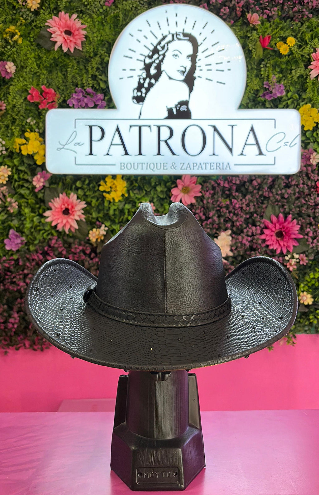 Sombrero negro con brillos