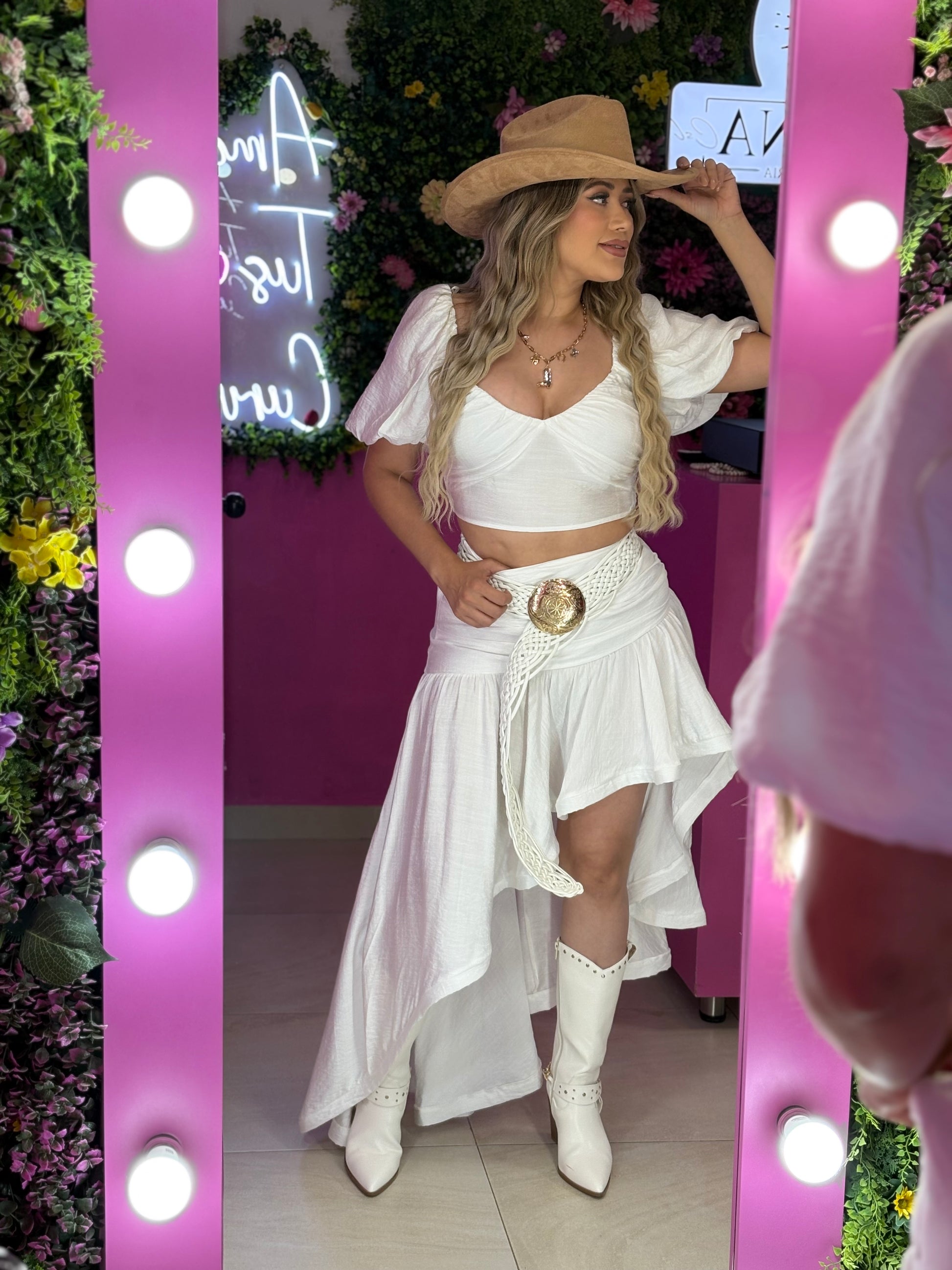 Set blanco de top y falda