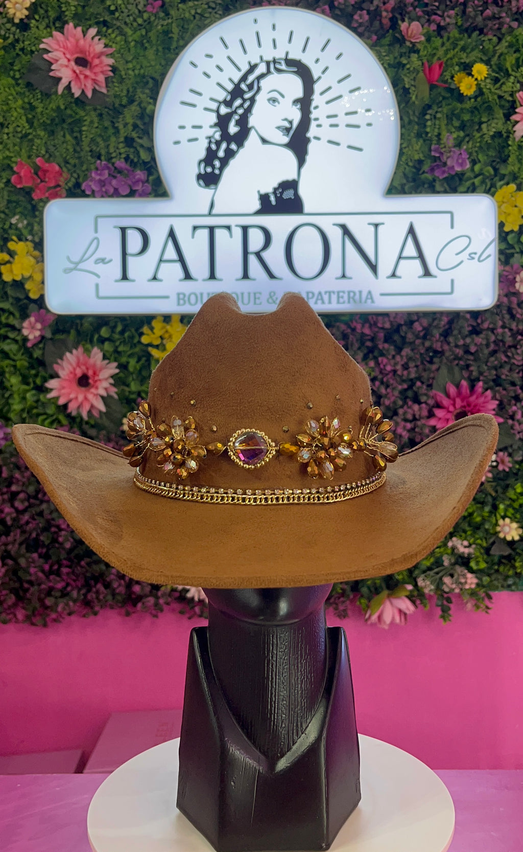 Sombrero camel con apliques gamuza