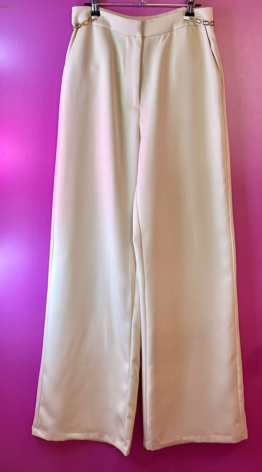 Pantalón de vestir beige corte recto