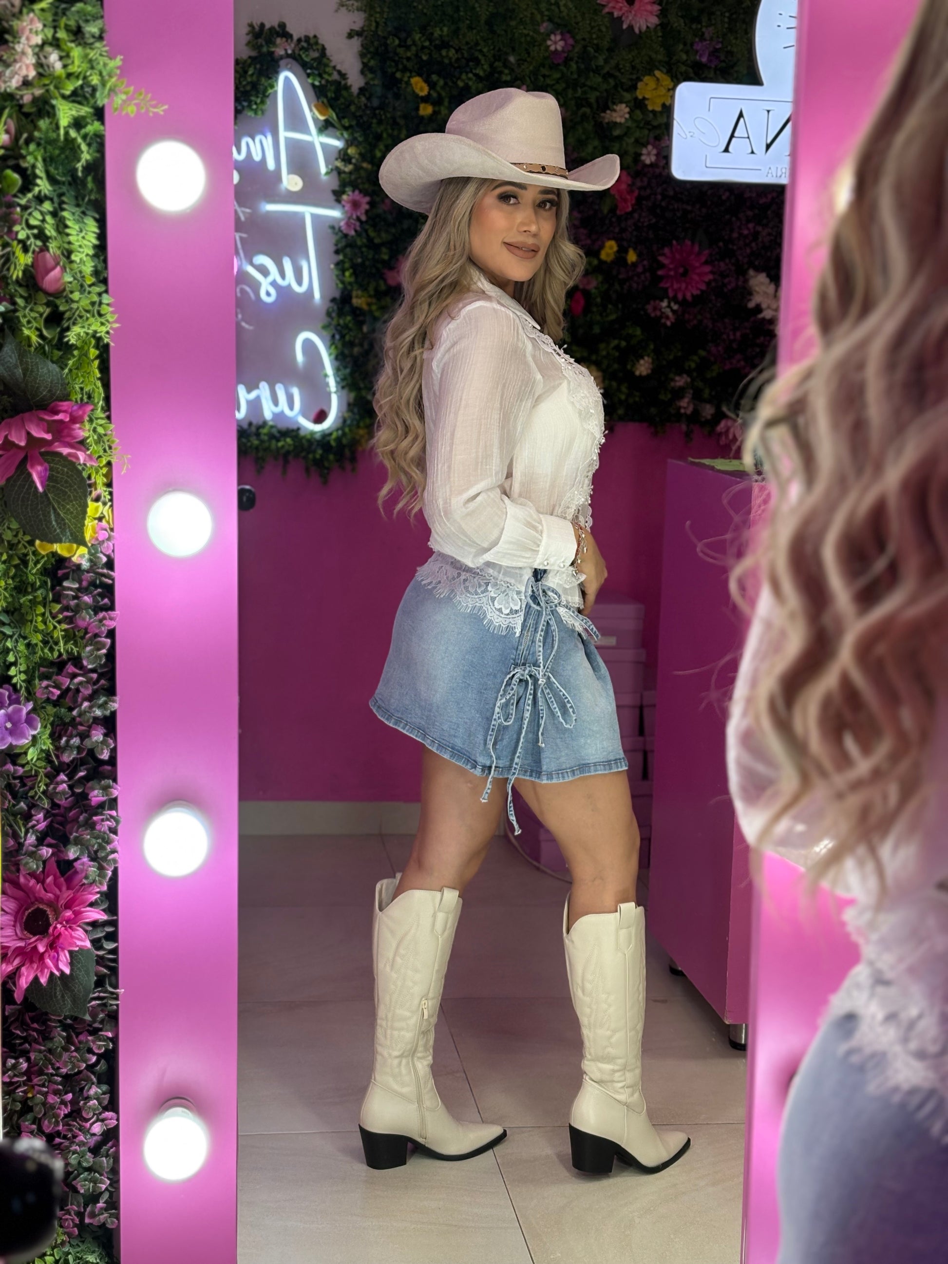 Camisa blanca con encaje