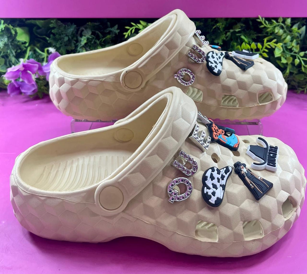 Sandalia tipo crocs beiges