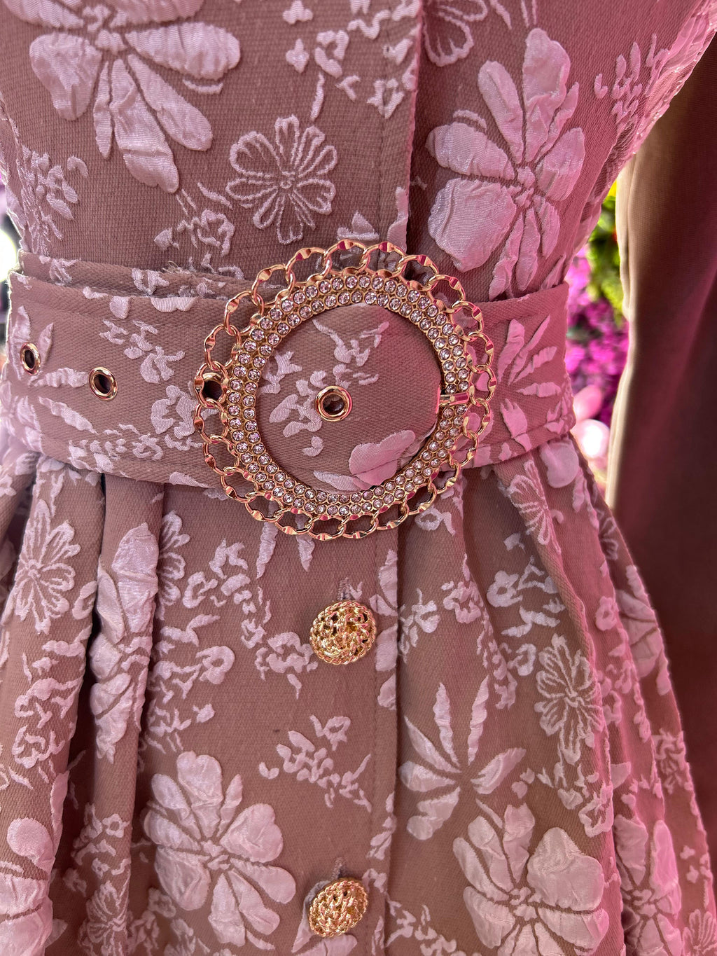 Vestido café con flores