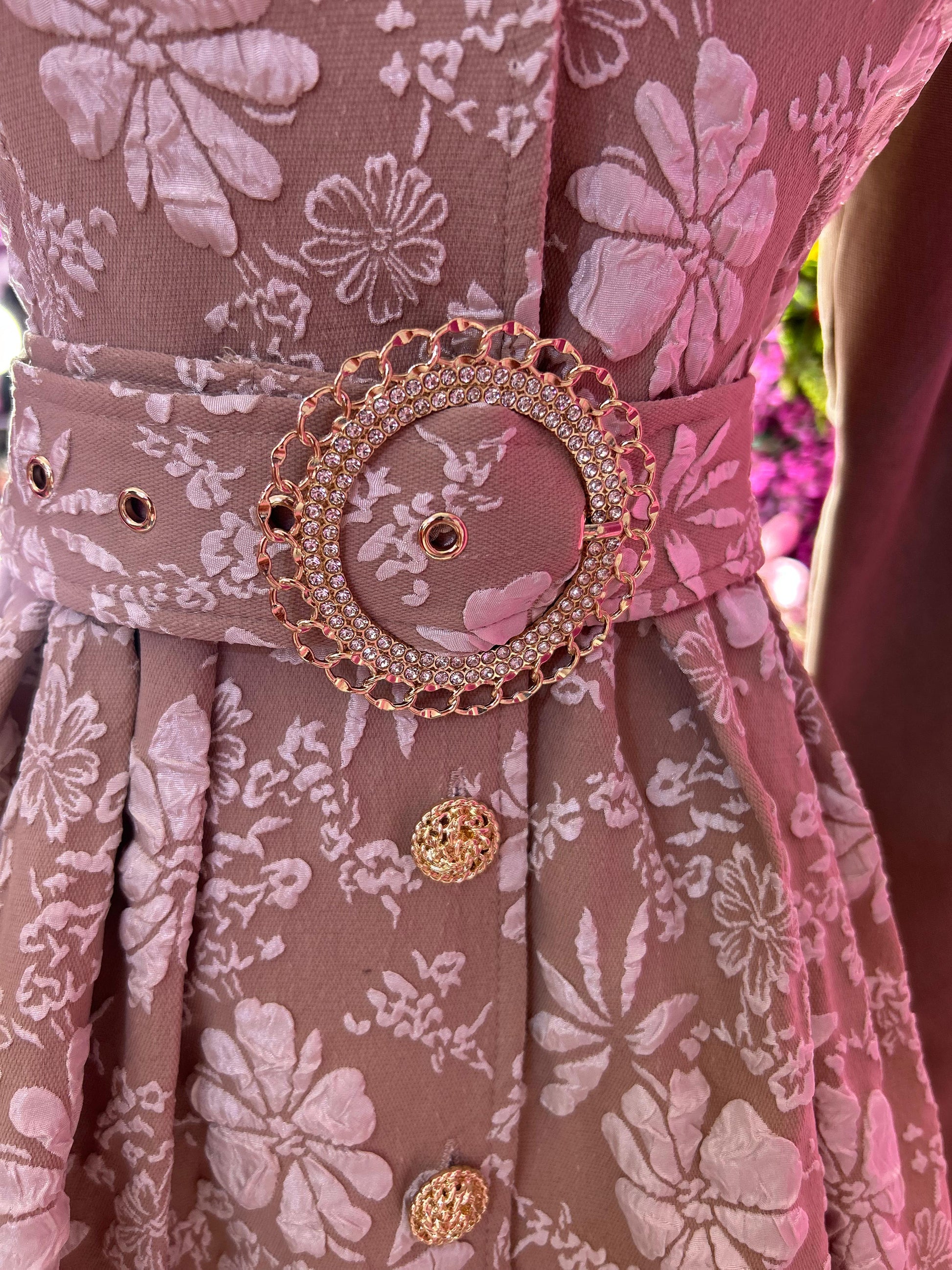Vestido café con flores