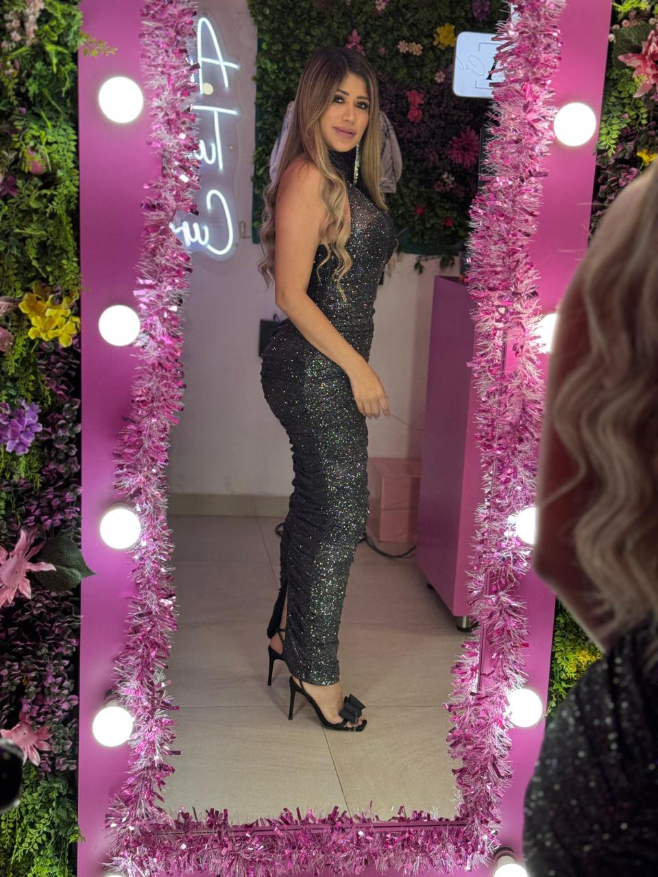 Vestido negro de glitter plateado