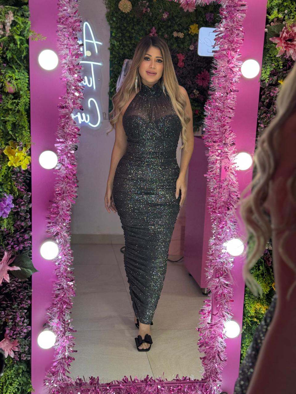 Vestido negro de glitter plateado