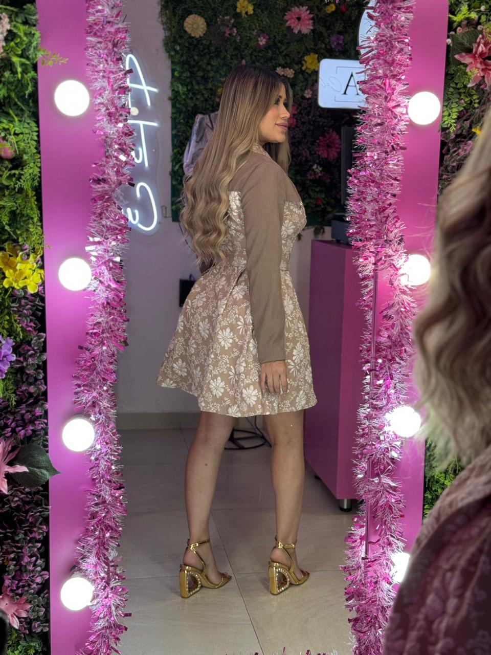 Vestido café con flores