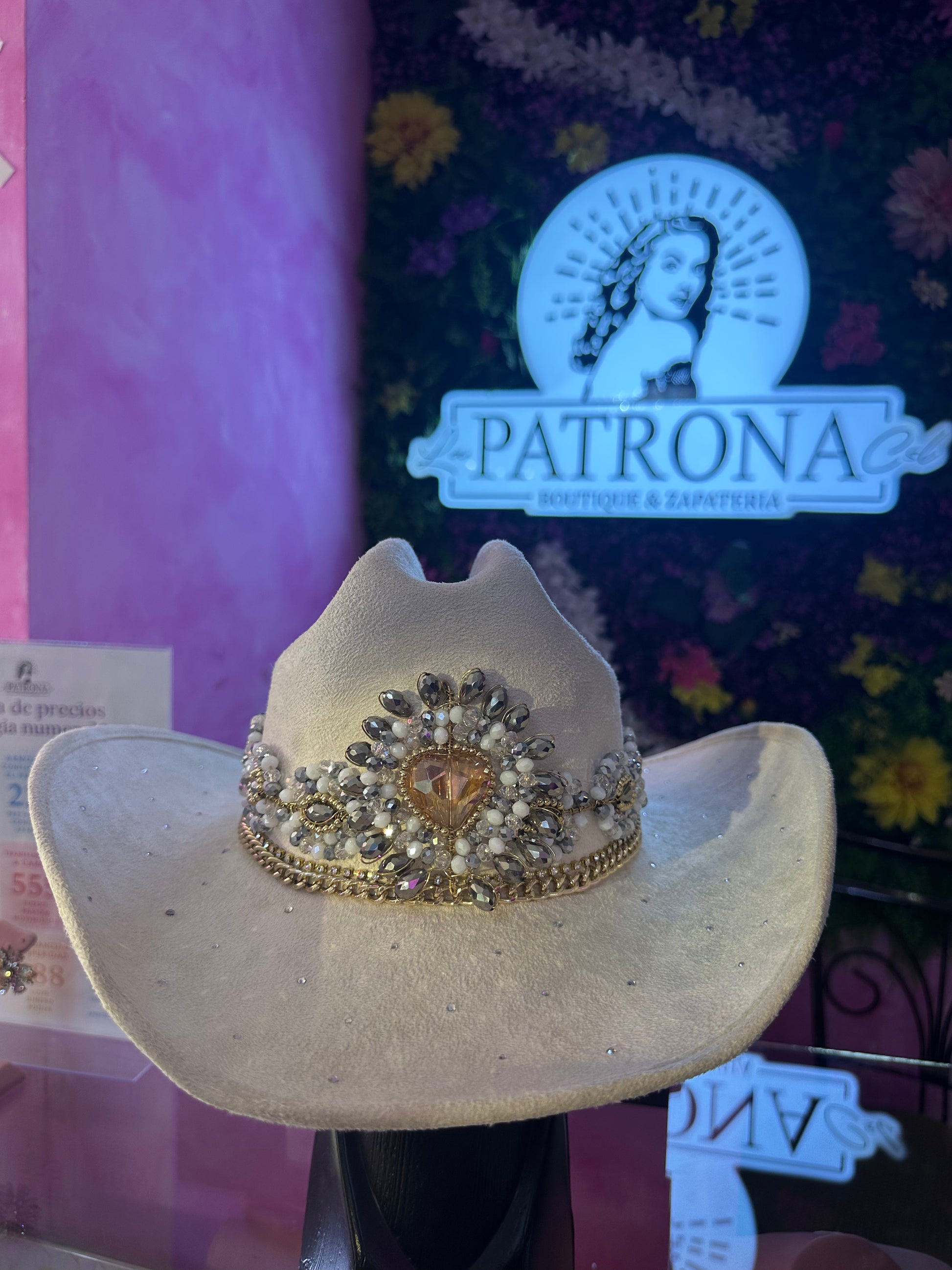 Sombrero beige de gamuza