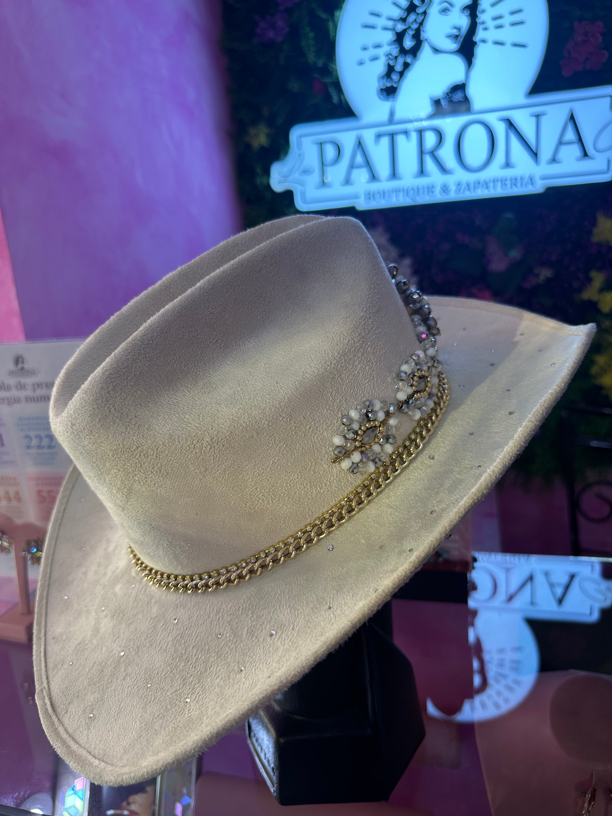 Sombrero beige de gamuza