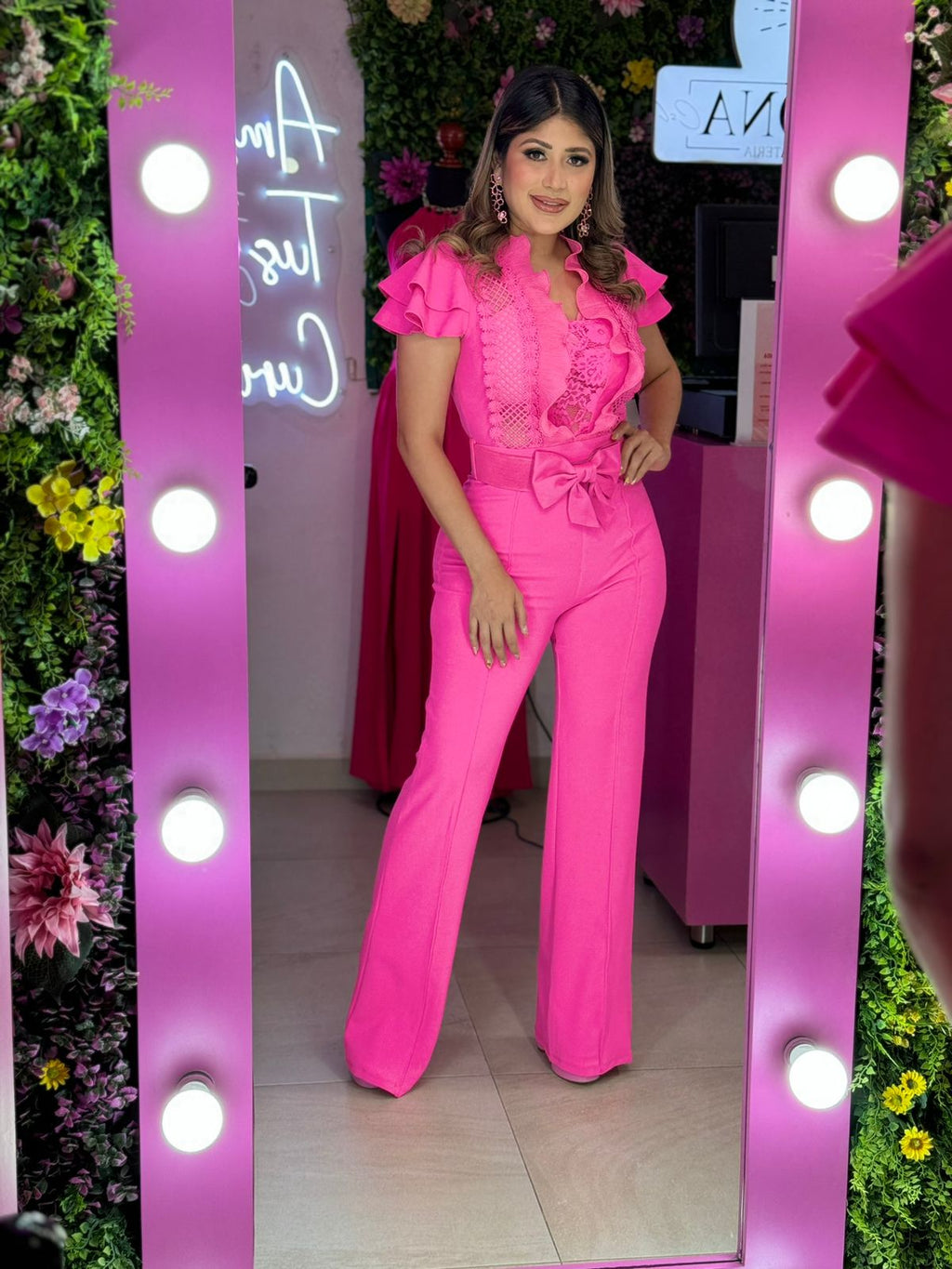 Palazo rosa con encaje y moño.