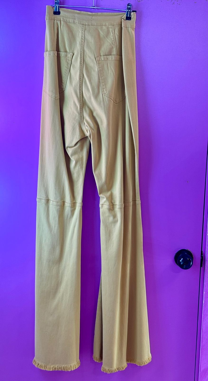 Pantalón mezclilla mostaza