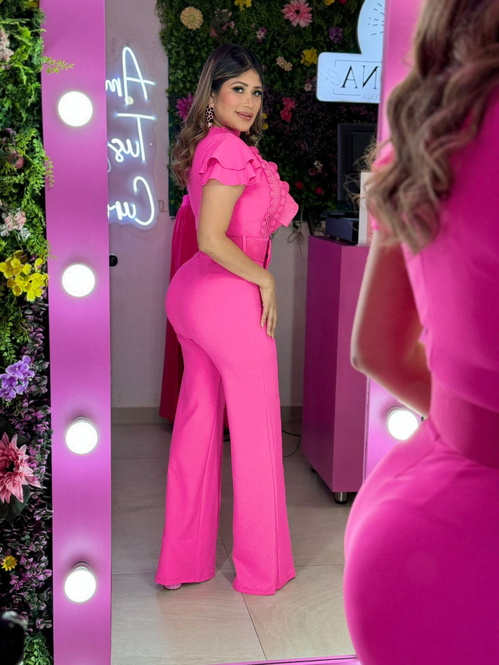 Palazo rosa con encaje y moño.