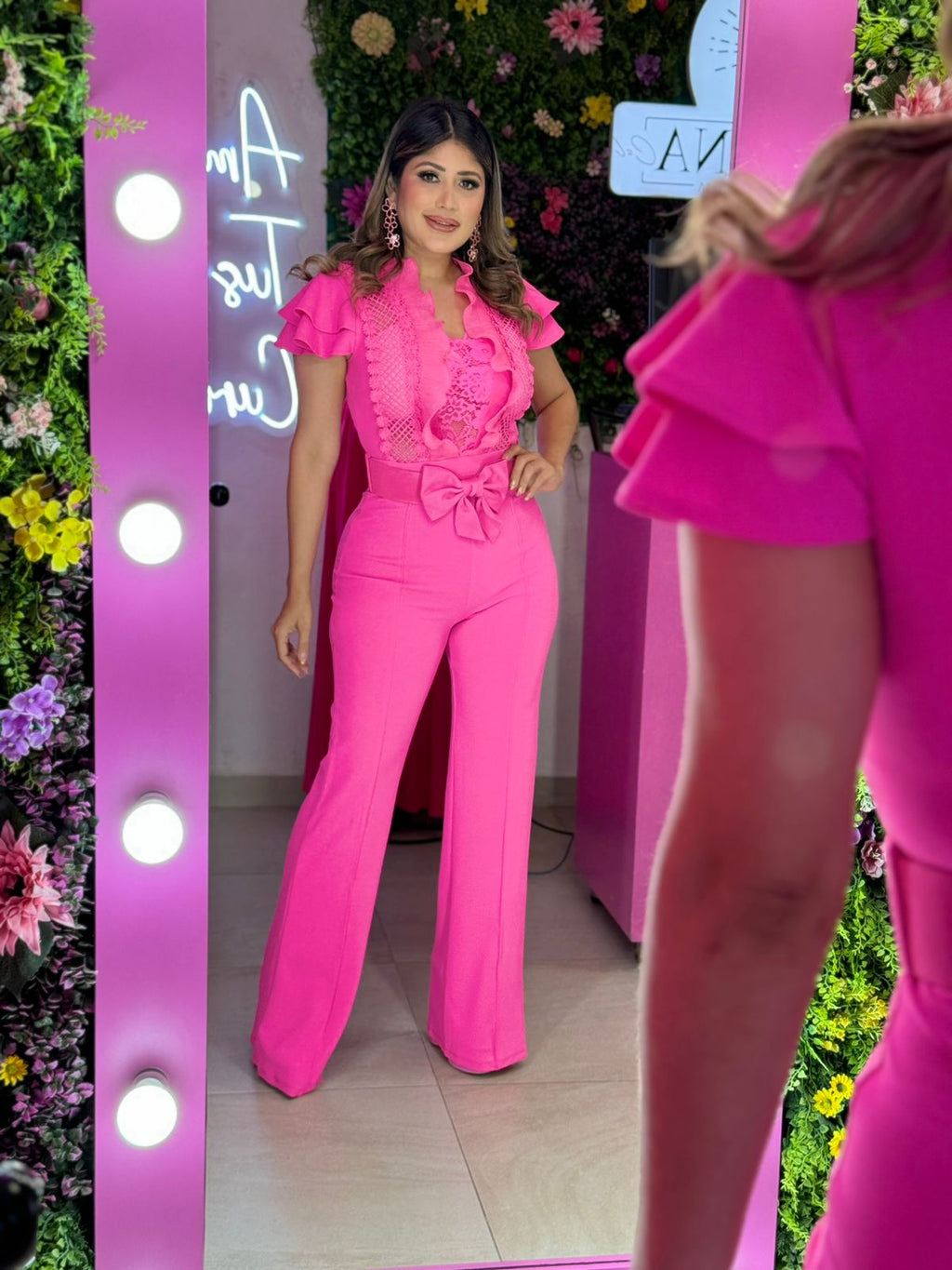 Palazo rosa con encaje y moño.